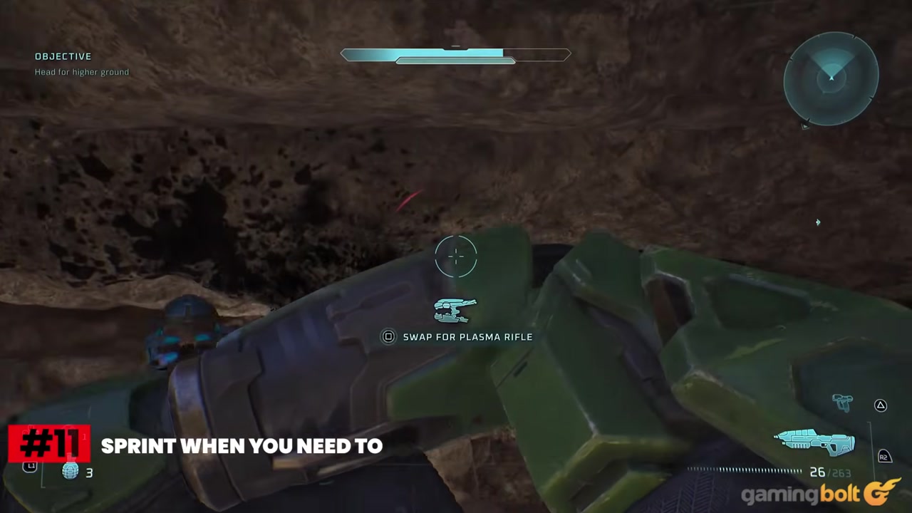 Master Chief sprinting between two pieces of cover.