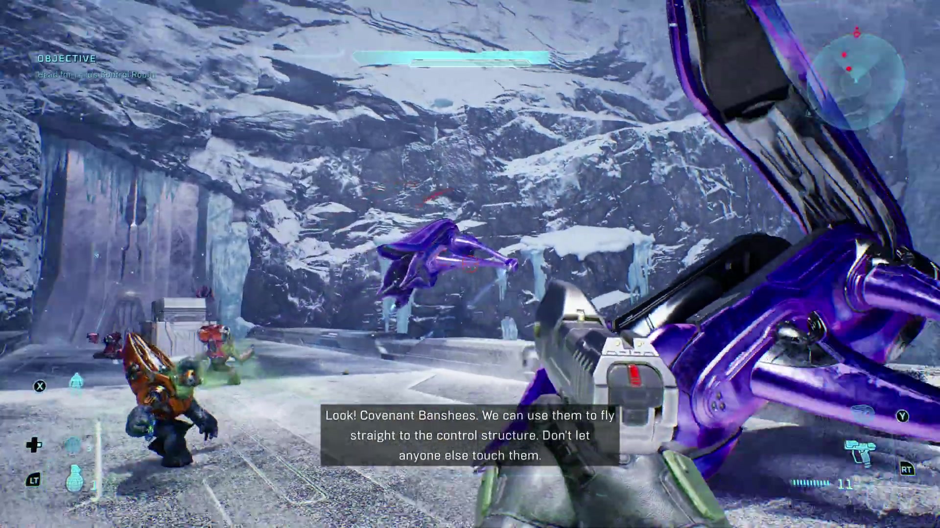 A Plasma Pistol aimed at the Elite beside the parked Banshee.